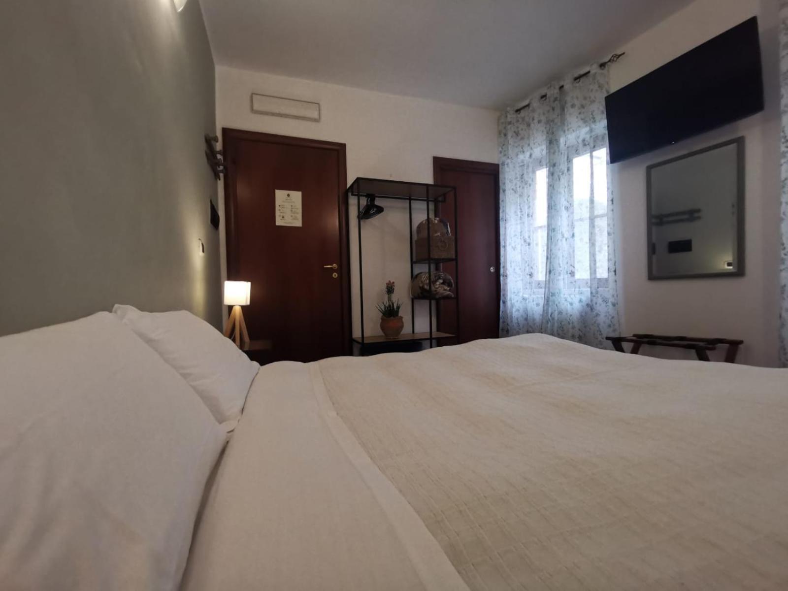 Locanda Dell'Arcangelo Rocca Massima ภายนอก รูปภาพ