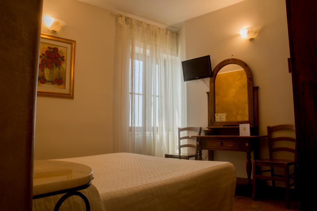 Locanda Dell'Arcangelo Rocca Massima ภายนอก รูปภาพ